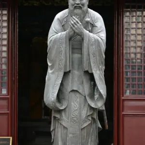 La statua di Confucio nel tempio confusiano di Shanghai a Shanghai Cina Asia La statua di Confucio nel tempio confusiano di Shanghai a Shanghai Cina Asia