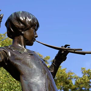 Statue of Peter Pan, Kensington Gardens, London, England, United Kingdom, Europe