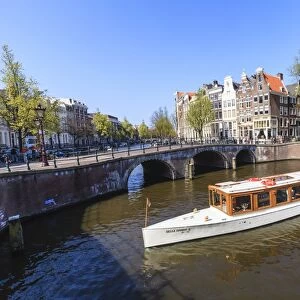 Tourist boat on the Keizersgracht Canal, Amsterdam, Netherlands, Europe