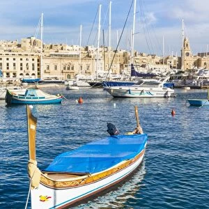 Vittoriosa waterfront marina and water taxi (Dghajsa), Dockyard Creek, Birgu The Three Cities, Valletta, Malta, Mediterranean, Europe