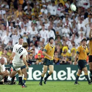 Jonny Wilkinson kicks the winning drop goal in the 2003 World Cup Final