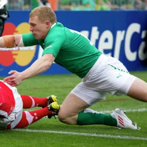 Shane Williams evades Keith Earls to score in the 2011 World Cup quarter-final