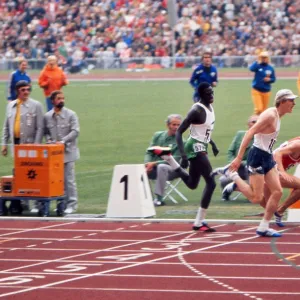 The USAs Dave Wottle wins the 800m final at the 1972 Munich Olympics