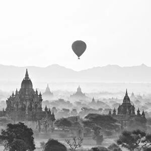 Myanmar Photographic Print Collection: Mandalay