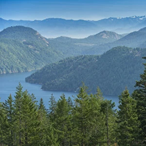 Canada, British Columbia Vancouver Island, Malahat, Finlayson Arm, Olympic Mountains