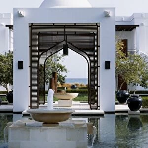 Contemporary architecture with an Omani theme blends