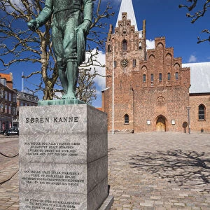 Denmark, Jutland, Grenaa, Grenaa Kirke Church, 14th century and statue of Soren Kanne