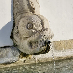 Fonte dos Pasmados (Pasmados Fountain) dating back to 1787, Vila Nogueira de Azeitao