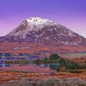 Ireland, Co. Donegal, Mount Errigal at dusk