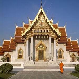 Marble Temple (Wat Benchamabophit) / Monk