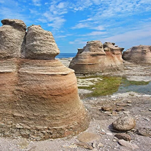 Monolith on i√E√ale Nue de Mingan Mingan Archipelago National Park Reserve Quebec, Canada