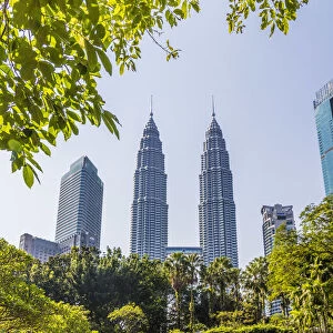 Petronas Twin Towers from KLCC Park, Kuala Lumpur, Malaysia, South East Asia, Asia