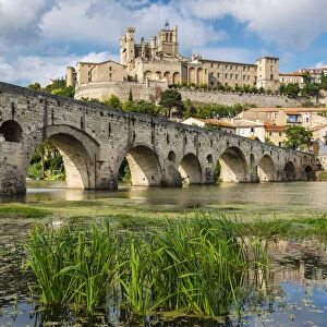 St. Nazaire Cathedral and Pont Vieux or Old Bridge, Beziers, Languedoc-Roussillon, France