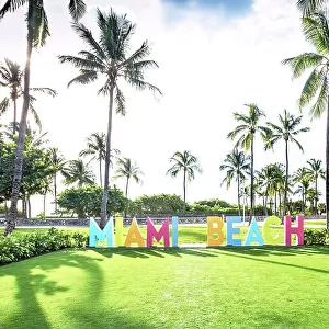 USA, Miami Beach, Florida, South Beach, Lummus Park, Miami Beach Sign, Ocean Drive