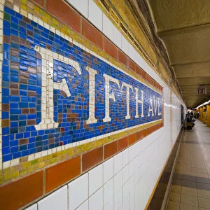 USA, New York, Manhattan, 5th Avenue Subway Station