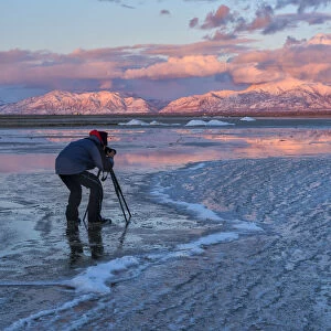 USA, Utah, Antelope Island State Park, Photographer on the Great Salt lake