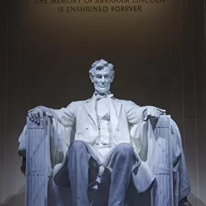 USA, Washington DC, Lincoln Memorial, statue of fomer US President Abraham Lincoln