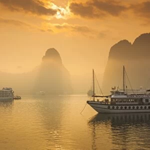 Vietnam, Halong Bay, tourist boats, sunrise