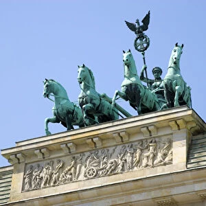 Germany, Berlin, Mitte, Brandenburg Gate or Brandenburger Tor in Pariser Platz leading to