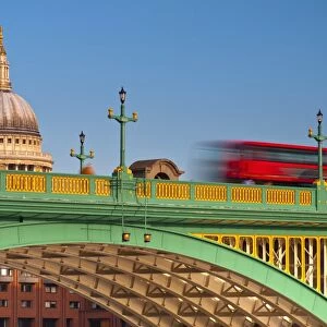 UK, England, London, St. Pauls Cathedral and Southwark Bridge