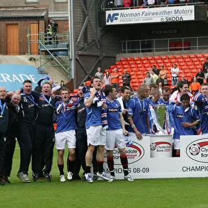 Rangers Football Club: 2008-09 Scottish Premier League Champions - Celebrating at Tannadice