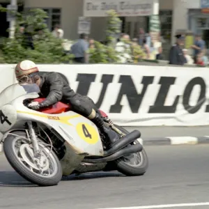 The Big Honda-4: Mike Hailwood in the 1967 Senior TT