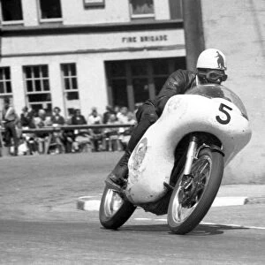 Bob Brown (Norton) 1960 Junior TT