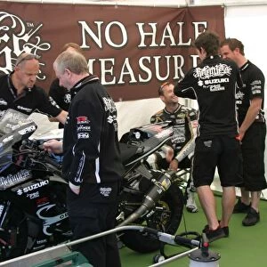 The calm before the start; Bruce Anstey and the TAS team, 2008 Senior TT
