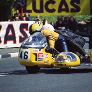 Bill Hodgkins & Peter Sales (Joe Francis Norton) 1974 500 Sidecar TT