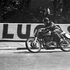 Leo Simpson (AJS) 1953 Junior TT