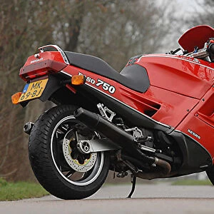 Ducati Paso 750, 1987, Red