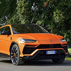 Lamborghini Urus 2021 Orange & black