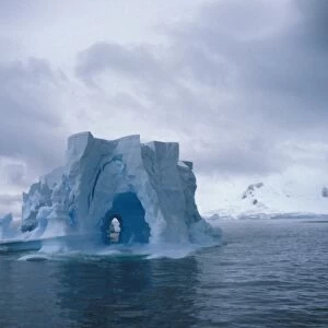 Icebergs Castle / Antarctic