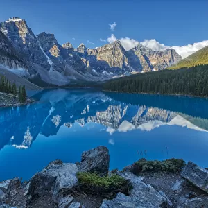 Canada, Alberta, Banff National Park. Moraine Lake and Valley of the Ten Peaks at sunrise