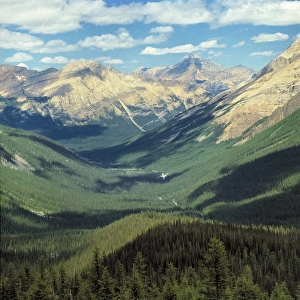 Canada, British Columbia, Yoho NP. A spectacular view from Kicking Horse Passin Yoho NP