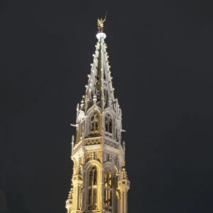 Europe, Belgium, Brabant, Brussels Grand Place, evening, tower of Hotel de Ville