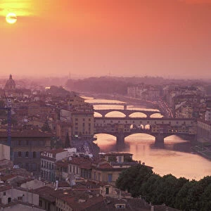 Europe, Italy, Tuscanny, Florence. Ponte Vecchio Bridge at sunset, viewed from Piazza