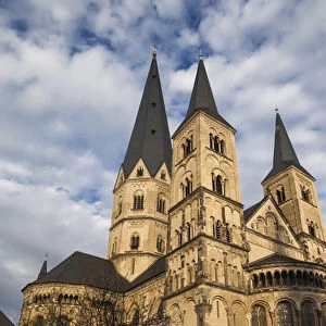 Germany, Nordrhein-Westfalen, Bonn, Munsterbasilika basilica, exterior