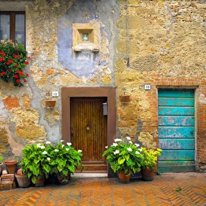 Italy, Pienza. House exterior in old town. Credit as: Jim Nilsen / Jaynes Gallery / DanitaDelimont