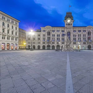 Italy, Trieste, Piazza Unita d Italia at dawn