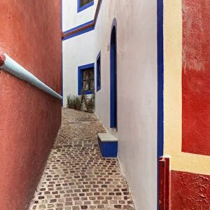 Mexico, Guanajuato. Colorful walkway. Credit as: Don Paulson / Jaynes Gallery / DanitaDelimont