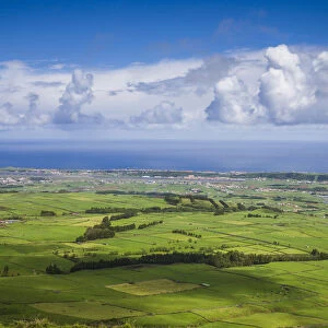 Portugal, Azores, Terceira Island, Serra do Cume towards Praia da Vitoria