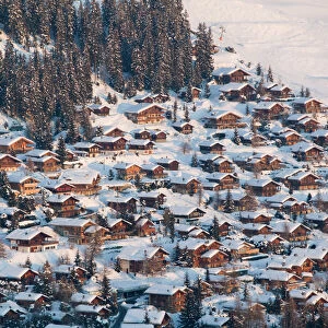 SWITZERLAND-Wallis / Valais-VERBIER: Ski Resort / Winter Town View & Ski Chalets