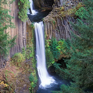 Umpqua Falls in Oregon Cascades