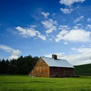 USA, Washington, Palouse. A working barn in Washingtons rich Palouse farmland