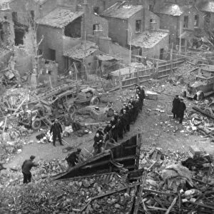 Blitz in London -- pulling debris clear, WW2