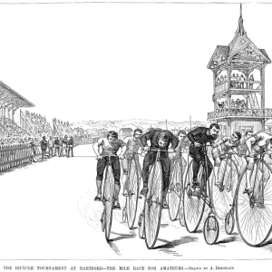 TOURNO DE BICICLETAS, 1885. Torneo de bicicletas en Hartford, Connecticut. Grabado a línea desde un periódico estadounidense de 1885. TOURNO DE BICICLETAS, 1885. Torneo de bicicletas en Hartford, Connecticut. Grabado a línea desde un periódico estadounidense de 1885.