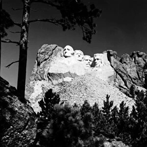 View of Mount Rushmore National Memorial in South Dakota, featuring (left to right) the likenesses of U. S. Presidents George Washington, Thomas Jefferson, Theodore Roosevelt, and Abraham Lincoln, created by sculptor Gutzon Borglum between 1927 and 1941