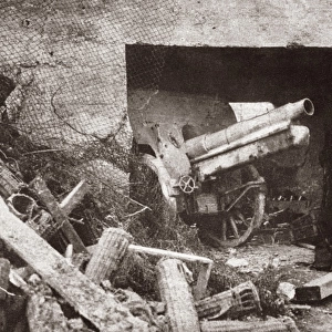 WORLD WAR I: GERMAN GUN. A 5. 9-inch Krupp gun captured by Canadian forces during