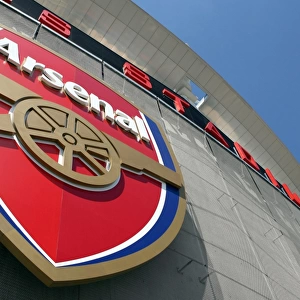 The Arsenal Crest outside the stadium